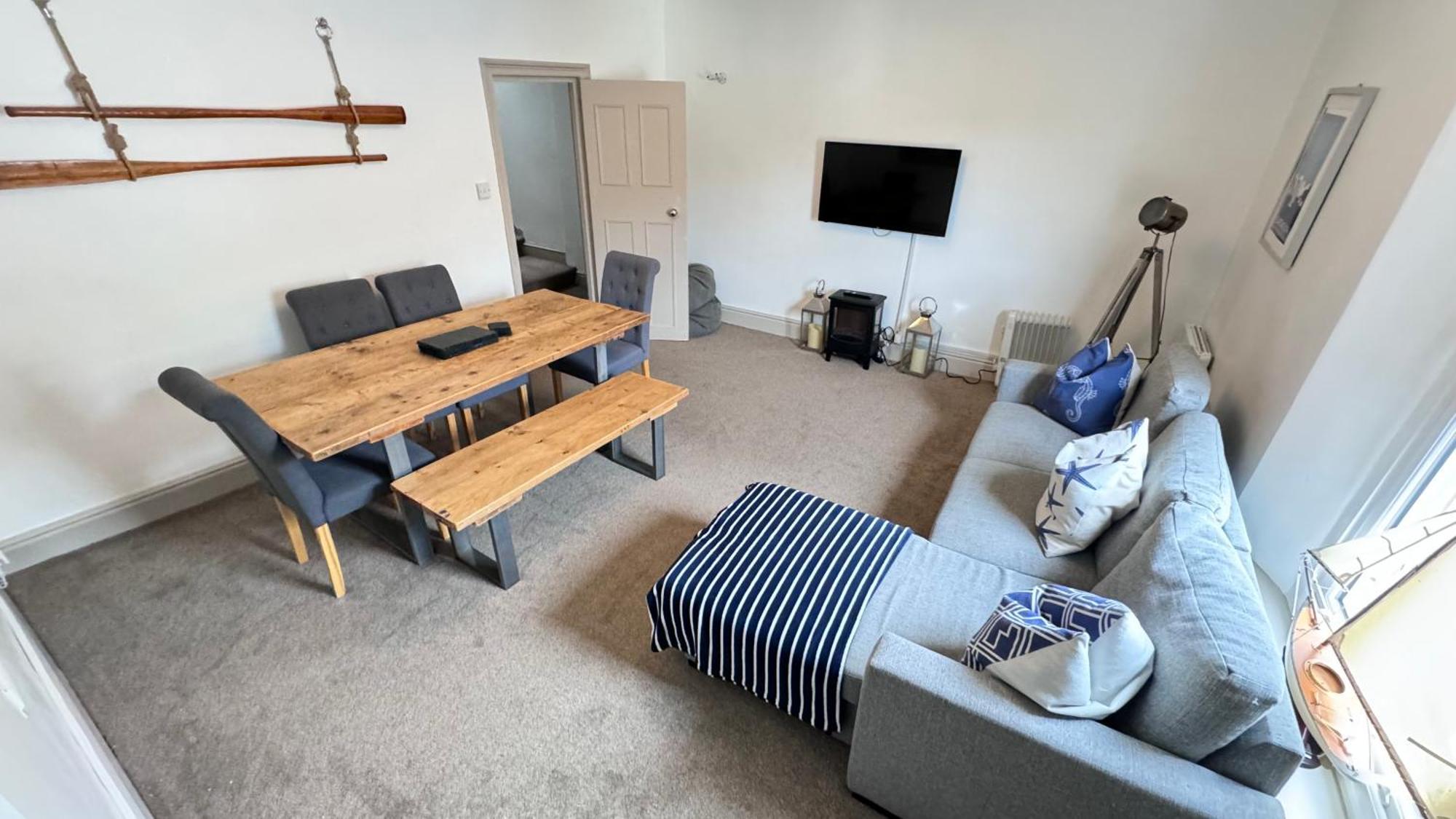 Nancie'S Place - Dartmouth Town Center With Private Parking - A Traditional Georgian Private Duplex Apartment - Beautifully Refurbished - Two Bedrooms, Bathroom, Kitchen And Lounge Diner Exterior foto