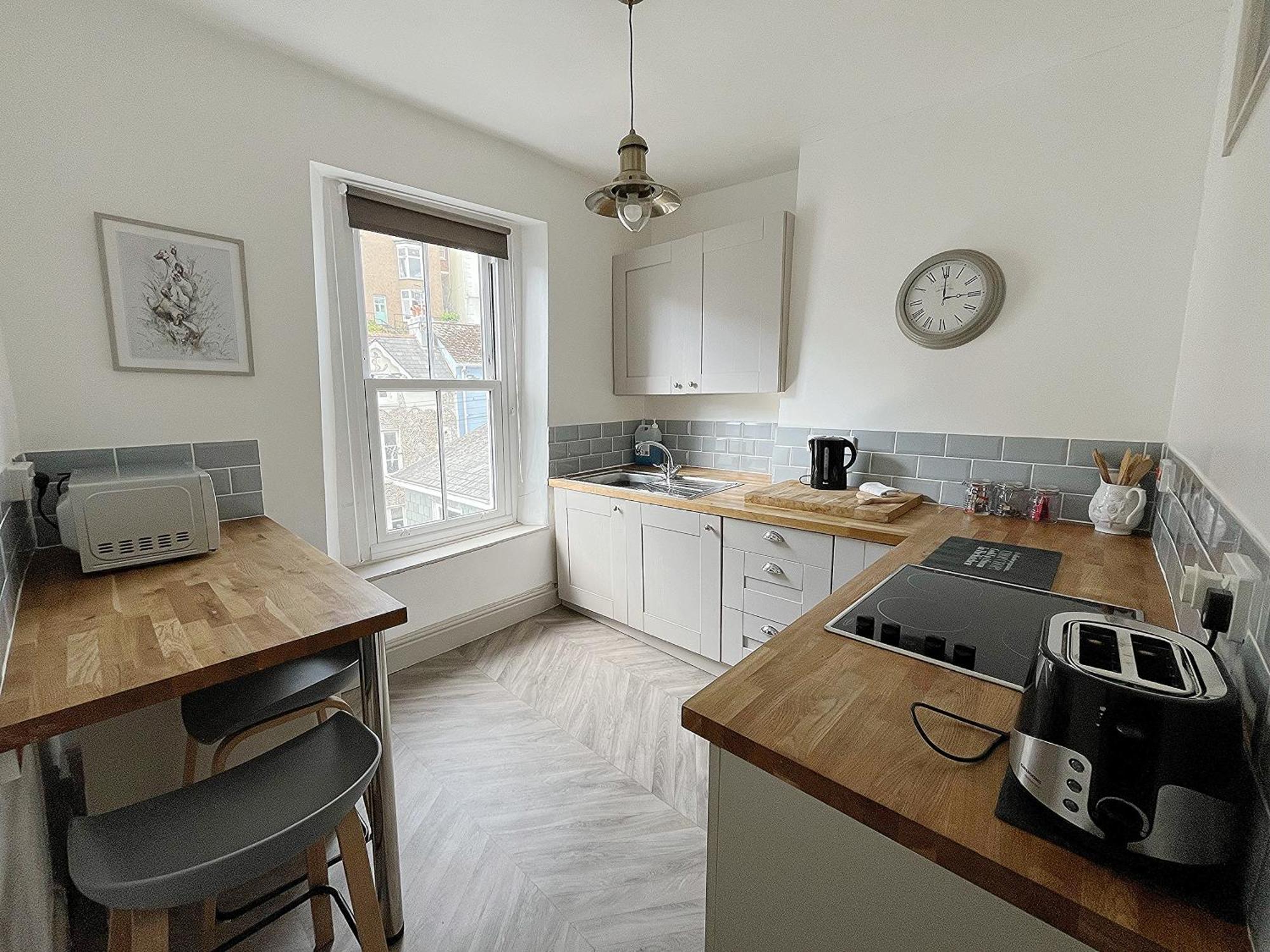 Nancie'S Place - Dartmouth Town Center With Private Parking - A Traditional Georgian Private Duplex Apartment - Beautifully Refurbished - Two Bedrooms, Bathroom, Kitchen And Lounge Diner Exterior foto