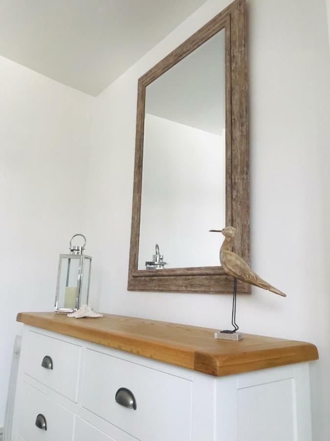 Nancie'S Place - Dartmouth Town Center With Private Parking - A Traditional Georgian Private Duplex Apartment - Beautifully Refurbished - Two Bedrooms, Bathroom, Kitchen And Lounge Diner Exterior foto